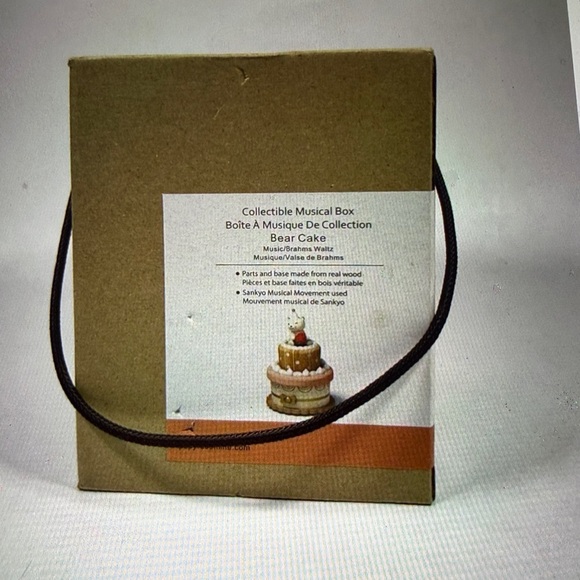 Bear Cake Musical Box Teddy Bear on a Srawberry w/Box NWT - Picture 6 of 7